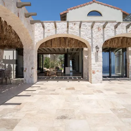 A Lyric Retreat Of Romance, Erato Kas